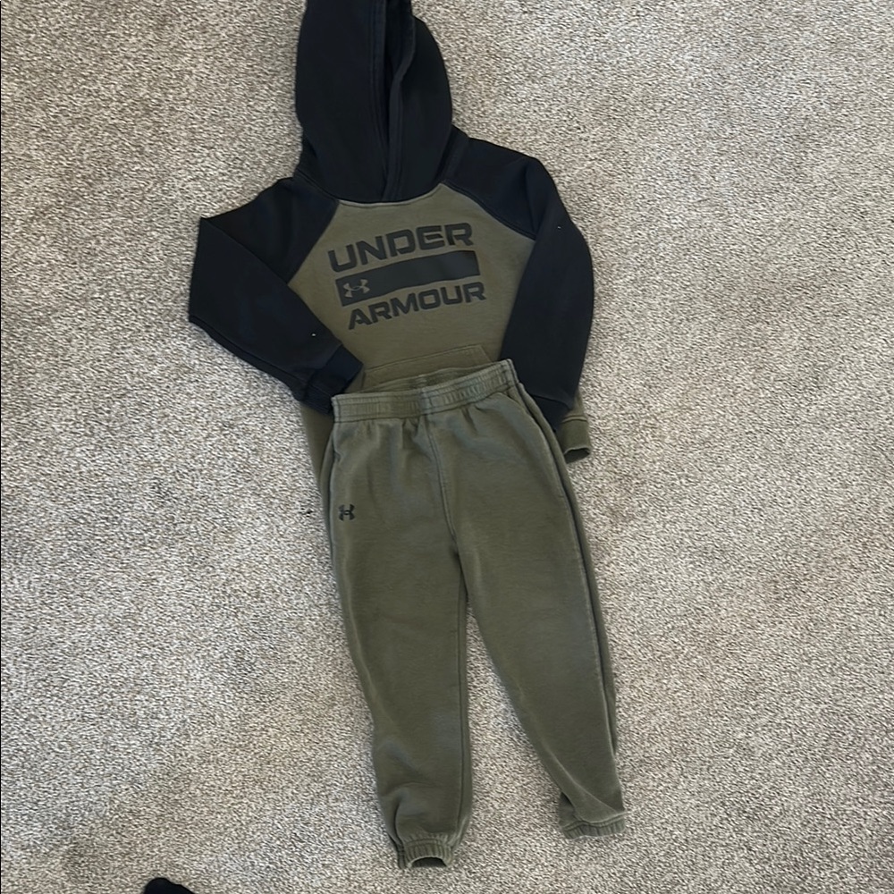 Under Armour Green and Black Jogger Set with Elastic Waistband